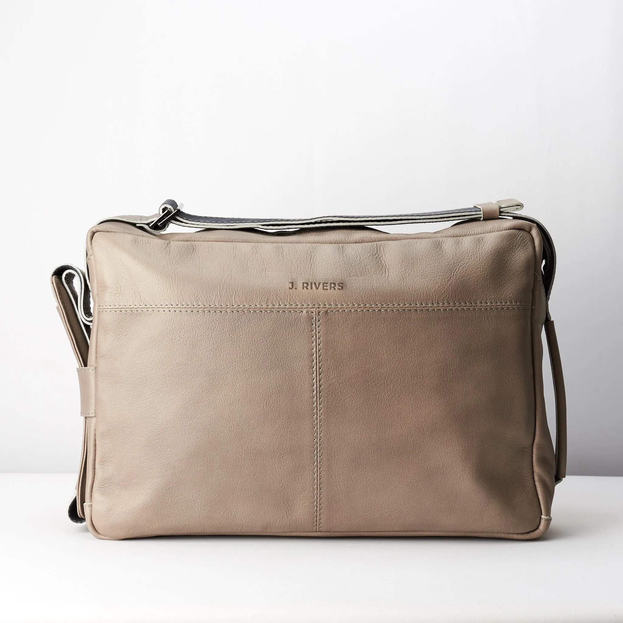 Addox Messenger Bag · Grey